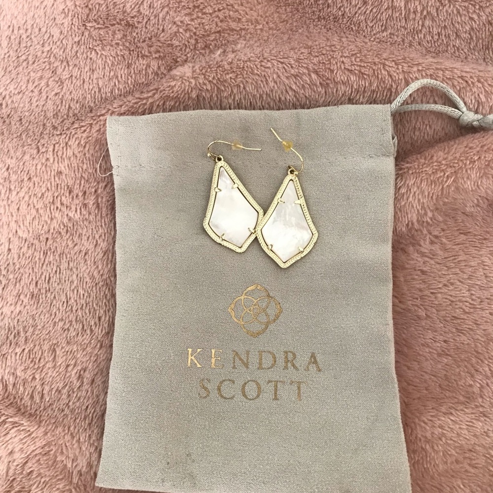 Kendra Scott | Alex gold drop earrings in mother of pearl